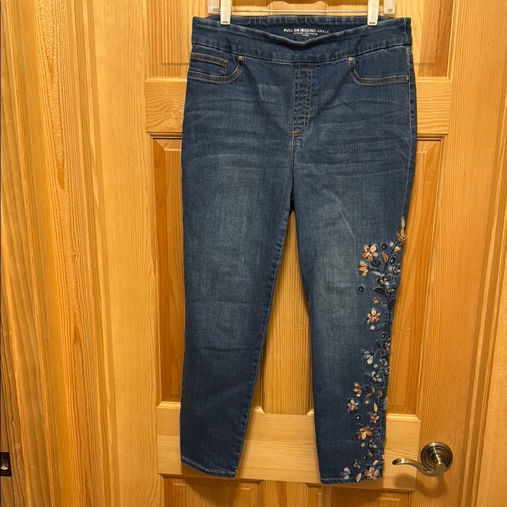 Blue Ankle & Cropped Jeans with Floral Embellishment